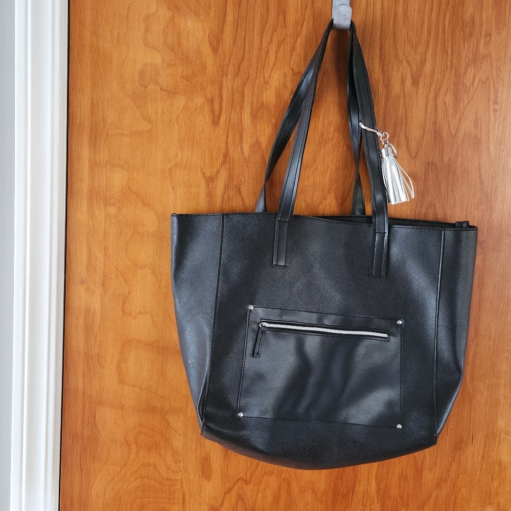 VS Black Tote w/tossle